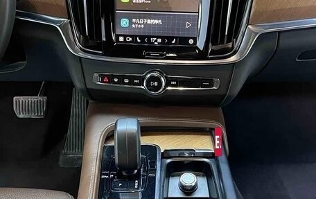 Volvo S90 II рестайлинг, 2022 год, 3 000 000 рублей, 12 фотография