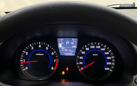 Hyundai Solaris II рестайлинг, 2015 год, 980 000 рублей, 13 фотография