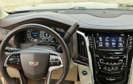 Cadillac Escalade IV, 2015 год, 3 337 000 рублей, 10 фотография