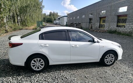 KIA Rio IV, 2017 год, 950 000 рублей, 3 фотография