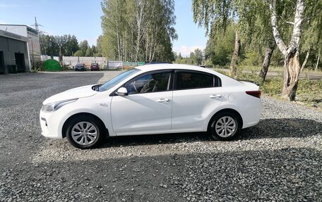 KIA Rio IV, 2017 год, 950 000 рублей, 2 фотография