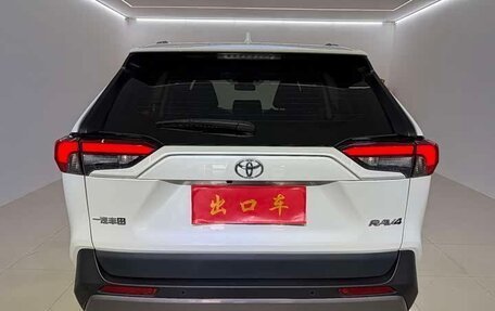 Toyota RAV4, 2022 год, 2 450 000 рублей, 5 фотография