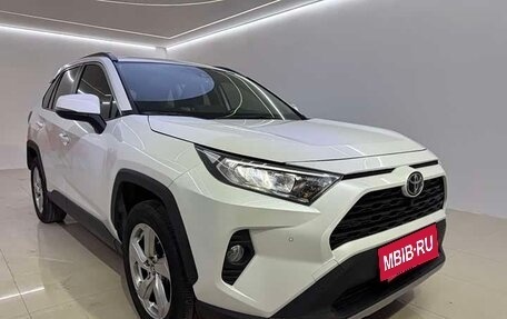 Toyota RAV4, 2022 год, 2 450 000 рублей, 2 фотография
