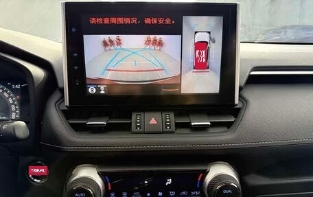 Toyota RAV4, 2022 год, 2 450 000 рублей, 9 фотография