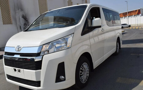Toyota HiAce H300, 2022 год, 5 900 000 рублей, 1 фотография