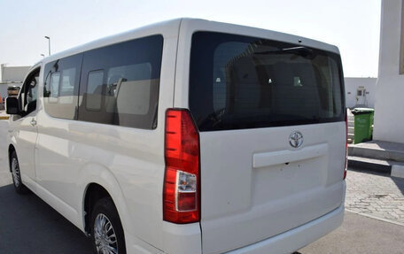 Toyota HiAce H300, 2022 год, 5 900 000 рублей, 2 фотография