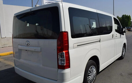 Toyota HiAce H300, 2022 год, 5 900 000 рублей, 4 фотография