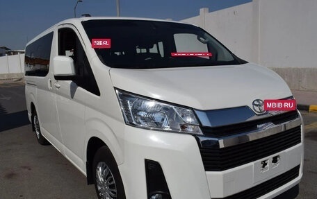 Toyota HiAce H300, 2022 год, 5 900 000 рублей, 3 фотография