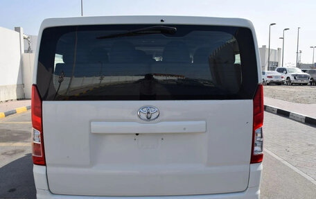 Toyota HiAce H300, 2022 год, 5 900 000 рублей, 6 фотография