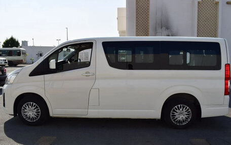 Toyota HiAce H300, 2022 год, 5 900 000 рублей, 8 фотография