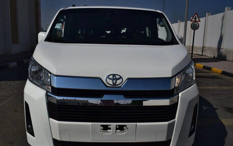 Toyota HiAce H300, 2022 год, 5 900 000 рублей, 5 фотография