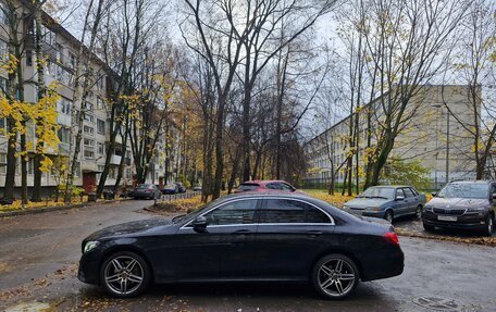 Mercedes-Benz E-Класс, 2019 год, 3 300 000 рублей, 4 фотография