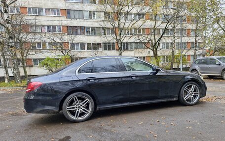 Mercedes-Benz E-Класс, 2019 год, 3 300 000 рублей, 5 фотография