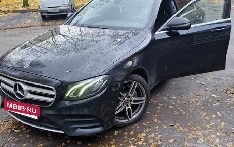 Mercedes-Benz E-Класс, 2019 год, 3 300 000 рублей, 2 фотография