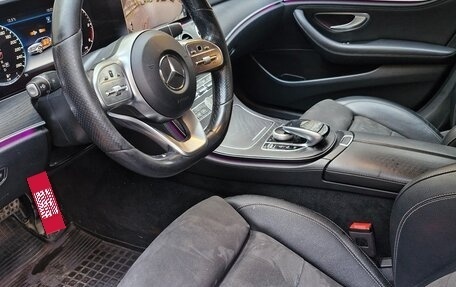 Mercedes-Benz E-Класс, 2019 год, 3 300 000 рублей, 10 фотография