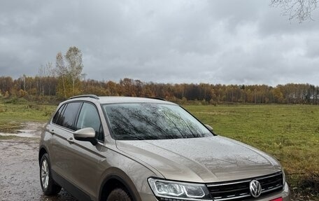 Volkswagen Tiguan II, 2020 год, 2 400 000 рублей, 2 фотография