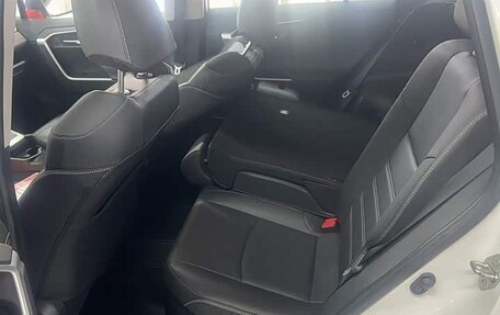 Toyota RAV4, 2022 год, 2 390 000 рублей, 6 фотография