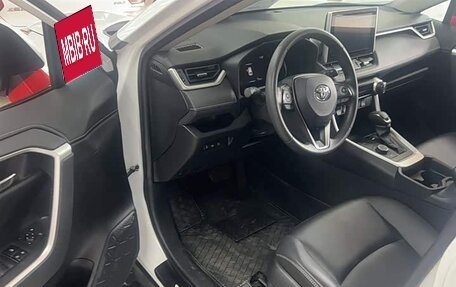 Toyota RAV4, 2022 год, 2 390 000 рублей, 5 фотография