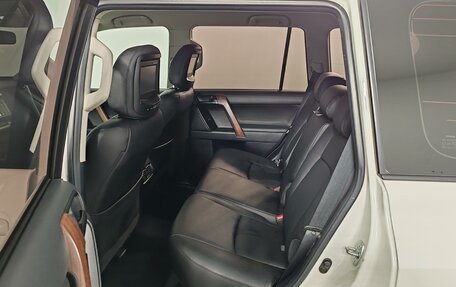 Toyota Land Cruiser Prado 150 рестайлинг 2, 2015 год, 3 725 000 рублей, 12 фотография