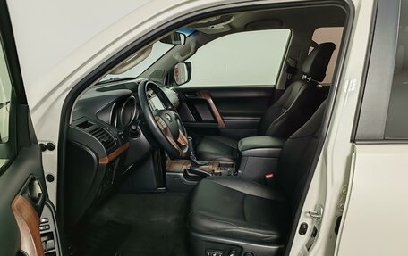 Toyota Land Cruiser Prado 150 рестайлинг 2, 2015 год, 3 725 000 рублей, 16 фотография