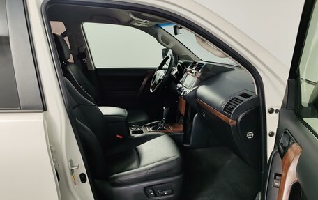 Toyota Land Cruiser Prado 150 рестайлинг 2, 2015 год, 3 725 000 рублей, 20 фотография