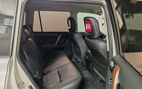 Toyota Land Cruiser Prado 150 рестайлинг 2, 2015 год, 3 725 000 рублей, 19 фотография