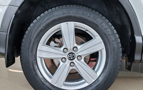 Toyota RAV4, 2019 год, 2 390 000 рублей, 10 фотография