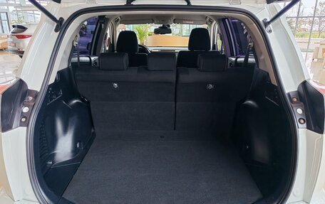 Toyota RAV4, 2019 год, 2 390 000 рублей, 12 фотография