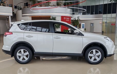 Toyota RAV4, 2019 год, 2 390 000 рублей, 4 фотография