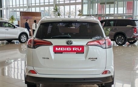 Toyota RAV4, 2019 год, 2 390 000 рублей, 6 фотография