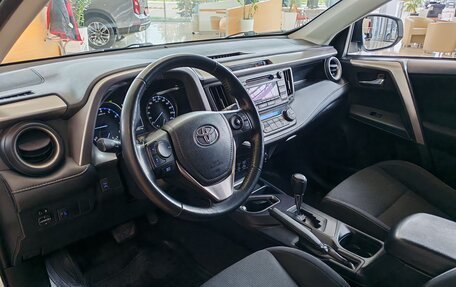 Toyota RAV4, 2019 год, 2 390 000 рублей, 17 фотография
