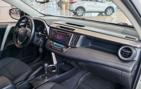 Toyota RAV4, 2019 год, 2 390 000 рублей, 14 фотография