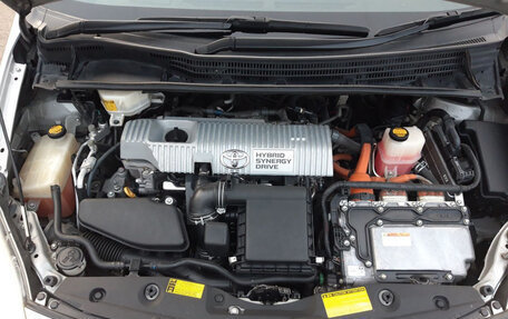 Toyota Prius, 2011 год, 1 299 000 рублей, 10 фотография