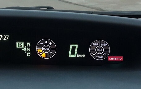 Toyota Prius, 2011 год, 1 299 000 рублей, 24 фотография