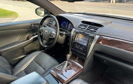 Toyota Camry, 2018 год, 1 890 000 рублей, 5 фотография