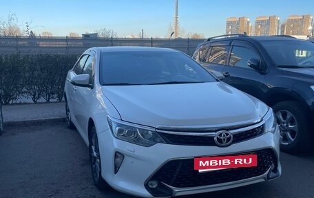 Toyota Camry, 2018 год, 1 890 000 рублей, 2 фотография