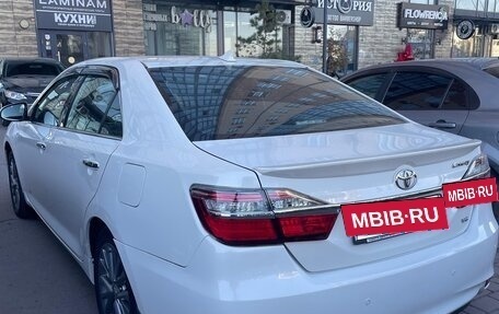 Toyota Camry, 2018 год, 1 890 000 рублей, 3 фотография
