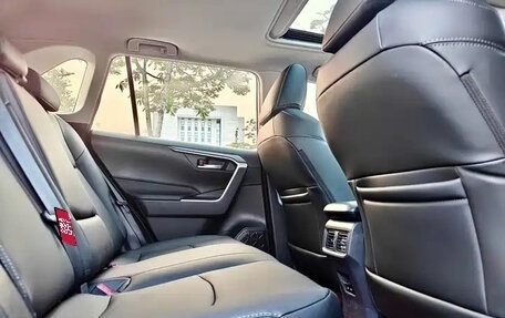 Toyota RAV4, 2021 год, 1 999 155 рублей, 16 фотография