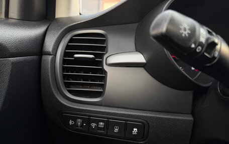 KIA Rio IV, 2018 год, 1 289 000 рублей, 12 фотография