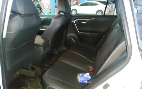 Toyota RAV4, 2022 год, 2 550 000 рублей, 9 фотография