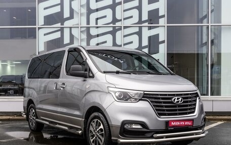Hyundai Grand Starex Grand Starex I рестайлинг 2, 2019 год, 3 320 000 рублей, 1 фотография