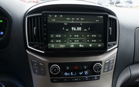 Hyundai Grand Starex Grand Starex I рестайлинг 2, 2019 год, 3 320 000 рублей, 23 фотография