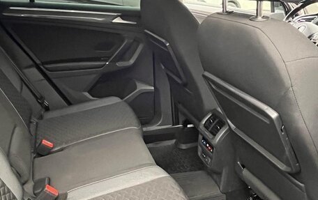 Volkswagen Tiguan II, 2018 год, 2 700 000 рублей, 18 фотография