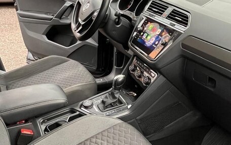 Volkswagen Tiguan II, 2018 год, 2 700 000 рублей, 19 фотография