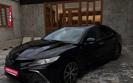 Toyota Camry, 2019 год, 2 850 000 рублей, 2 фотография