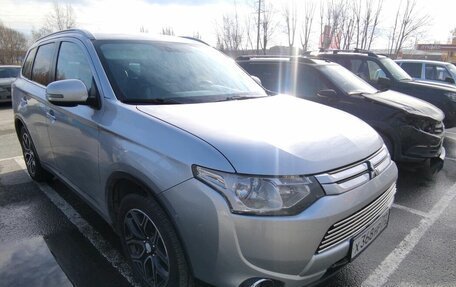 Mitsubishi Outlander III рестайлинг 3, 2014 год, 1 362 353 рублей, 2 фотография