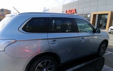 Mitsubishi Outlander III рестайлинг 3, 2014 год, 1 362 353 рублей, 5 фотография