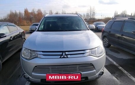 Mitsubishi Outlander III рестайлинг 3, 2014 год, 1 362 353 рублей, 7 фотография