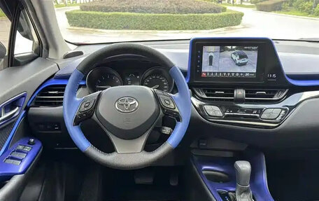 Toyota C-HR I рестайлинг, 2021 год, 1 800 155 рублей, 12 фотография