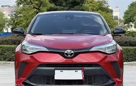 Toyota C-HR I рестайлинг, 2021 год, 1 800 155 рублей, 2 фотография